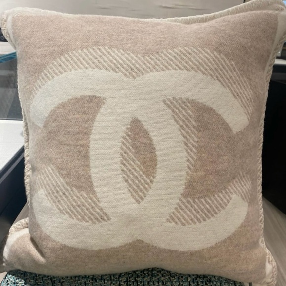 NWT Chanel Wool/Cashmere Pillow Ivory/Beige - Picture 4 of 6